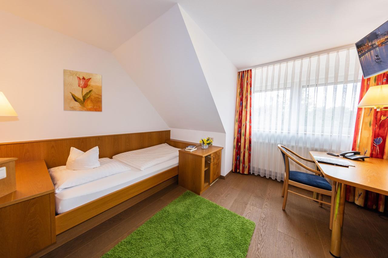 Gasthof - Hotel Zum Ochsen Gmbh Berghulen Exteriér fotografie